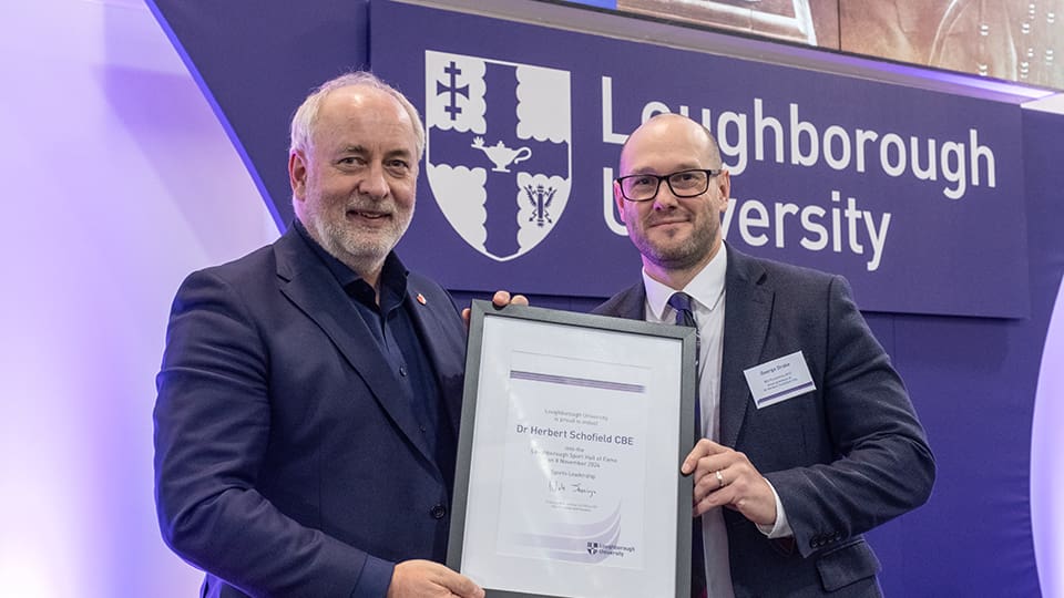 Professor Nick Jennings hands George Drake a certificate for Dr Herbert Schofield. They stand together in front of a 麻豆視頻_麻豆直播_麻豆传媒官网 banner.