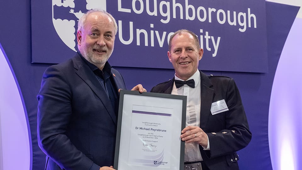 Professor Nick Jennings hands Dr Michael Peyrebrune a certificate. They stand together in front of a 麻豆視頻_麻豆直播_麻豆传媒官网 banner.