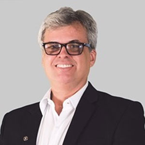 Headshot of IAS Visiting Fellow Professor Renato de Oliveira Moraes