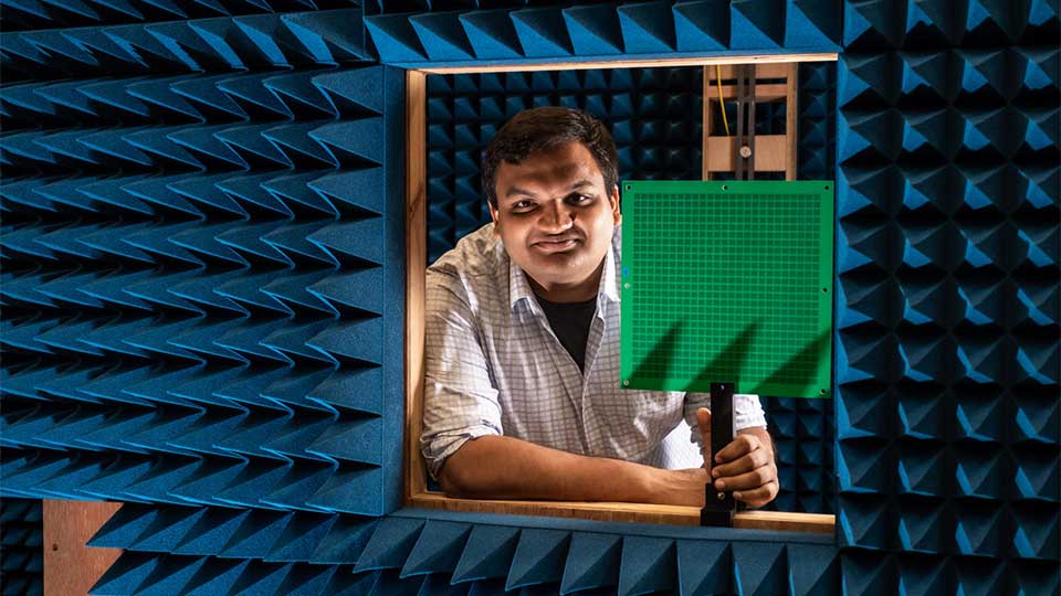 Aakash in the anechoic chamber at 麻豆視頻_麻豆直播_麻豆传媒官网