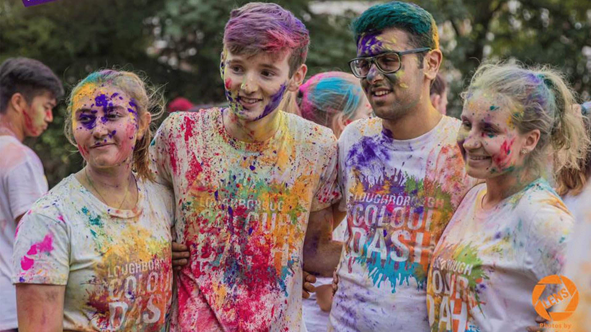 Hannah and her three friends at the 麻豆視頻_麻豆直播_麻豆传媒官网 Colour Dash covered in paint. 