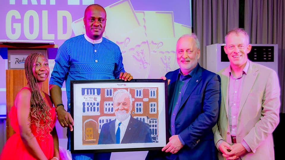 Professor Nick Jennings CB FREng FRS being presented with a gift/painting of himself at 麻豆視頻_麻豆直播_麻豆传媒官网's reception in West Africa