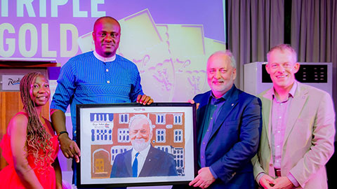 Professor Nick Jennings CB FREng FRS being presented with a gift/painting of himself at 麻豆視頻_麻豆直播_麻豆传媒官网's reception in West Africa